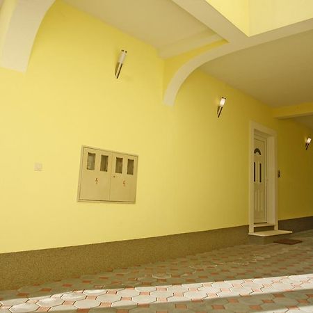 Apartments Rubic 奥米什 外观 照片