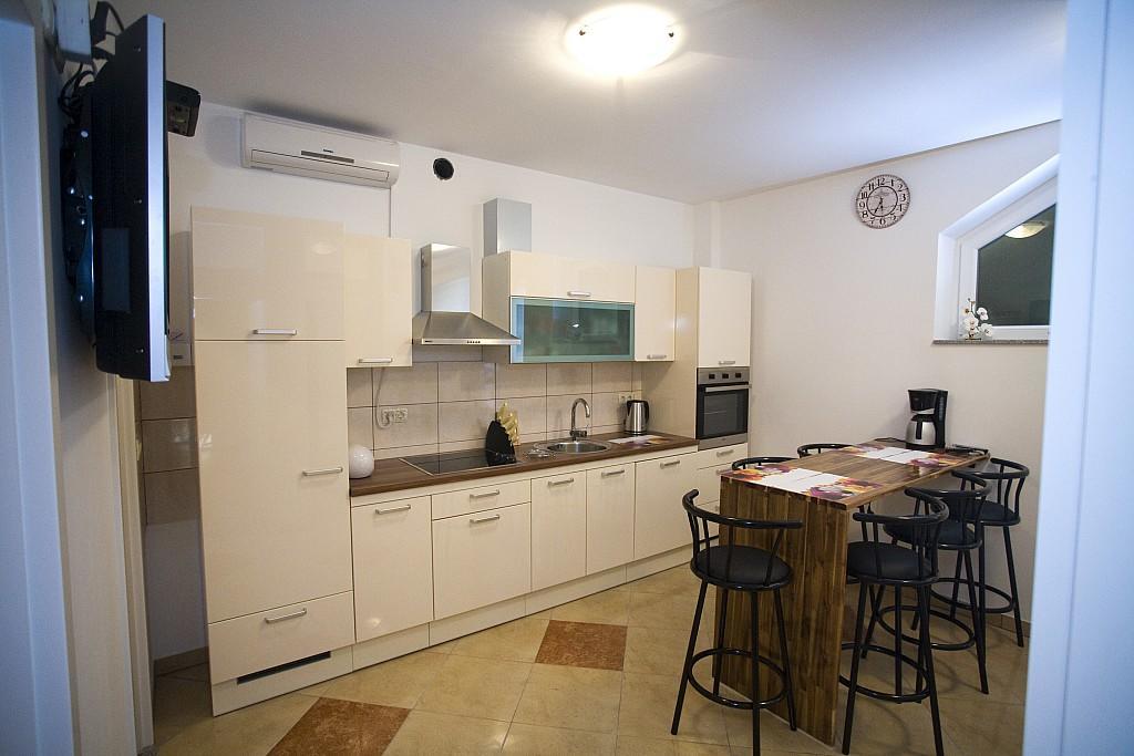 Apartments Rubic 奥米什 客房 照片