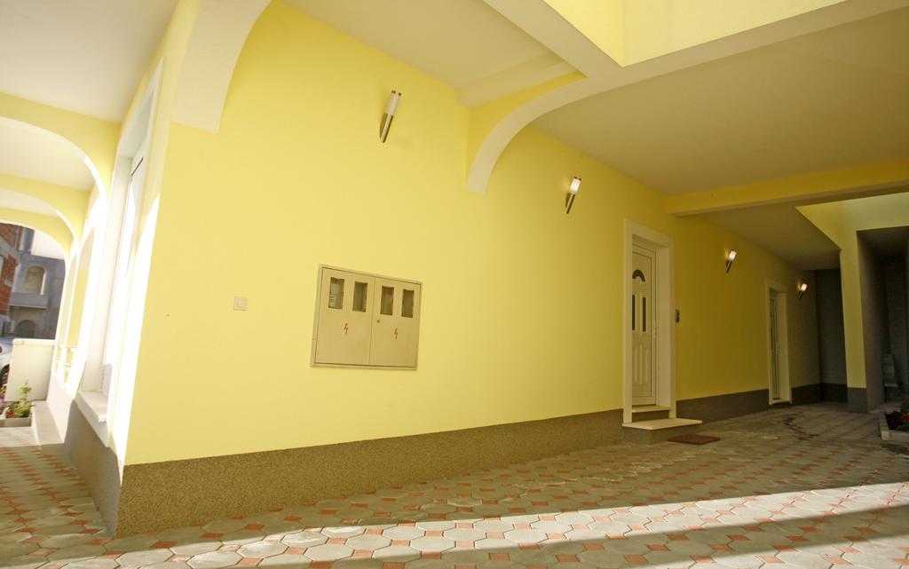 Apartments Rubic 奥米什 外观 照片