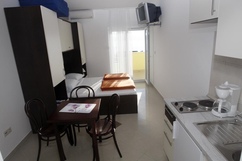 Apartments Rubic 奥米什 外观 照片