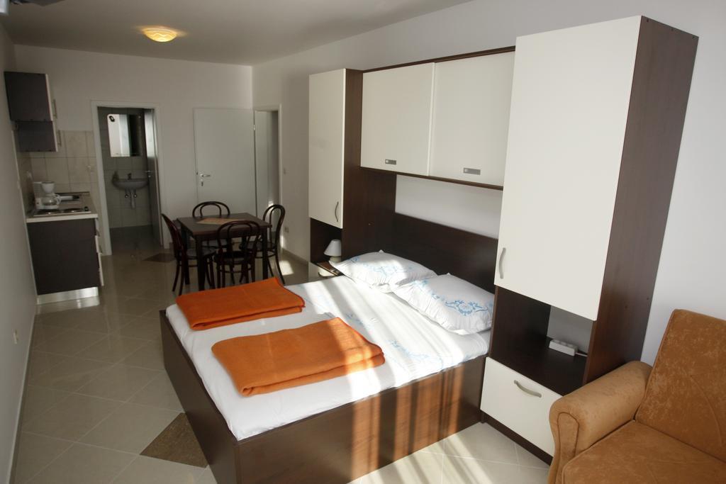 Apartments Rubic 奥米什 外观 照片