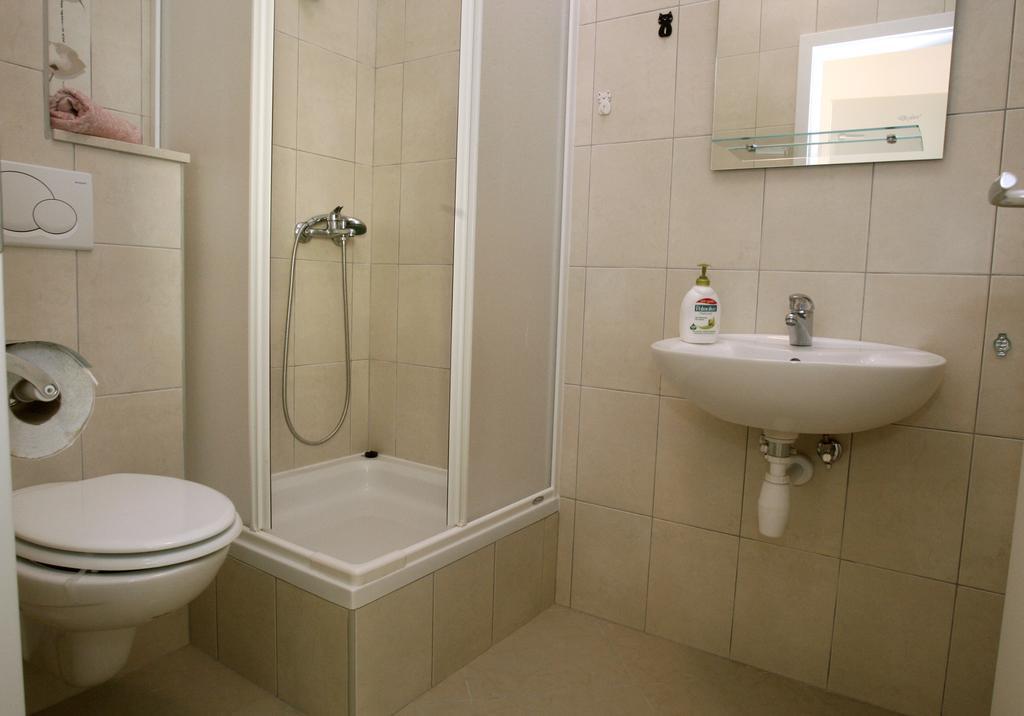 Apartments Rubic 奥米什 客房 照片