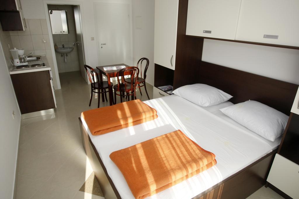 Apartments Rubic 奥米什 客房 照片